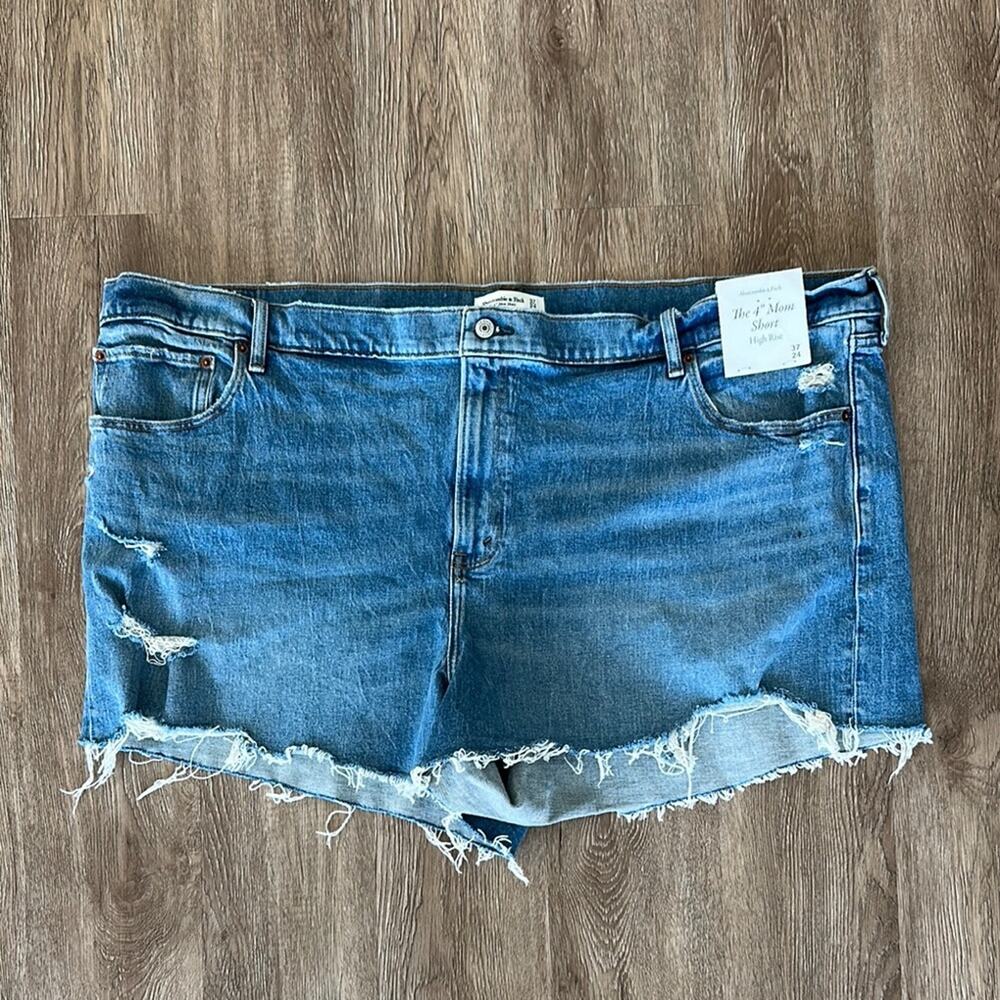 NWT Abercrombie & Fitch The 4" Mom Shorts Medium Wash‎ Size 37 High Rise